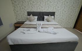 Hotel Mukund Dham-Near Mathura Railway Station